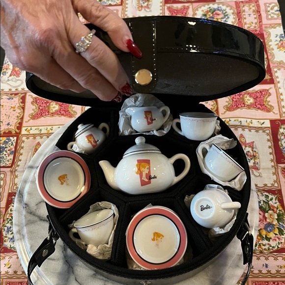 Barbie Porcelain Tea Set in a Black Carry Case~Missing Utensils🍴 - Picture 7 of 7